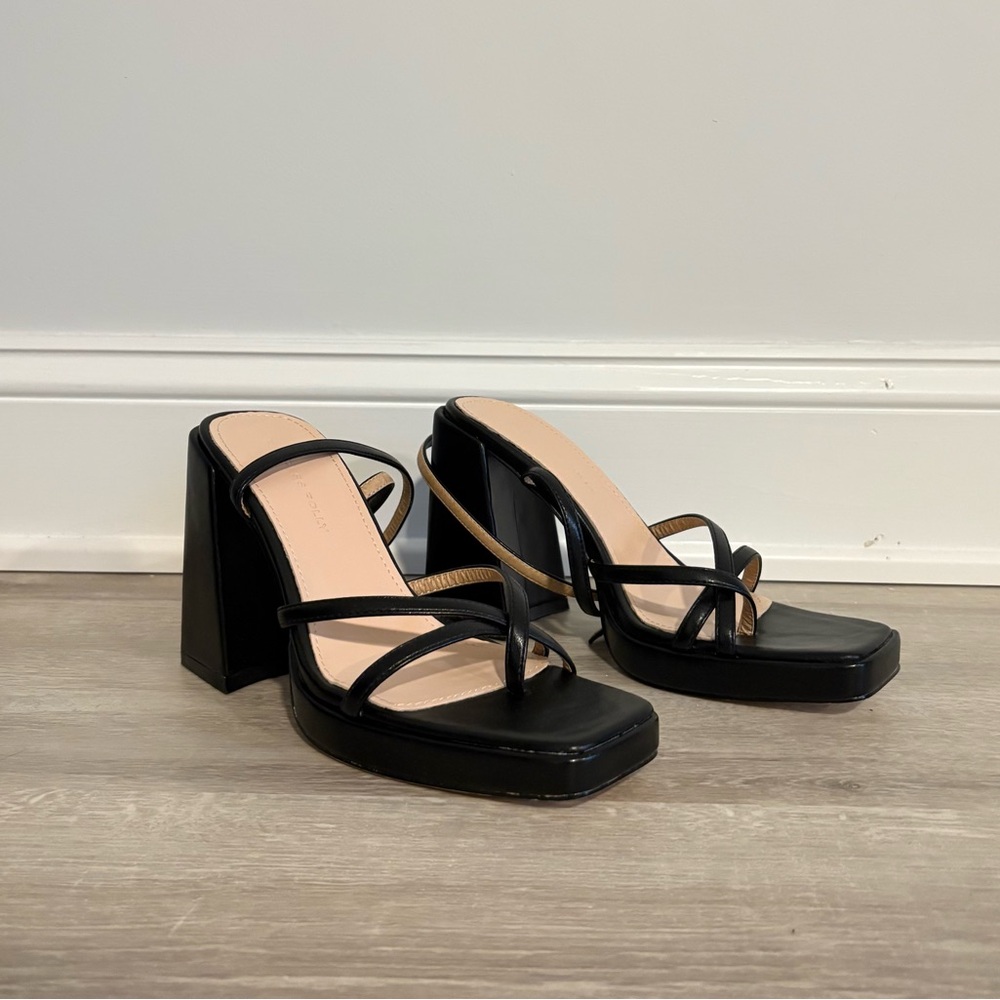 Black sandals with chunky heel